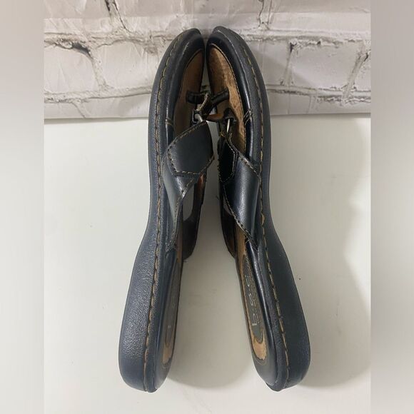 b.o.c. Black and Tan Sandals - Picture 5 of 5